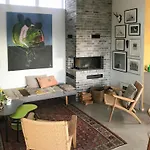 Дом отдыха Architect-designed Wooden House Near