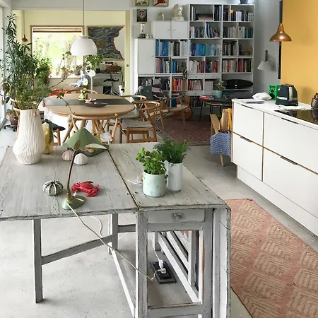 بيت للعطل Architect-designed Wooden House Near *
