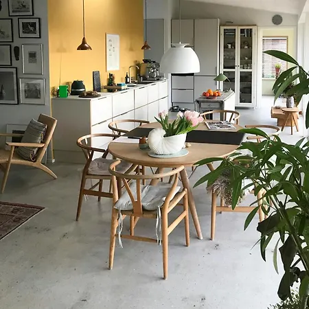 Architect-designed Wooden House Near بيت للعطل *