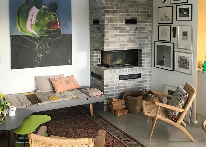 펜션 Architect-designed Wooden House Near